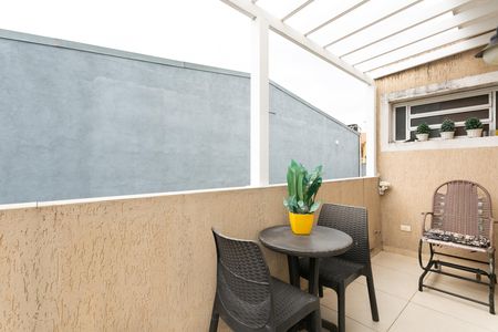 Casa à venda com 180m², 4 quartos e 2 vagas Casa à venda com 180m², 4 quartos e 2 vagasVaranda da Suíte