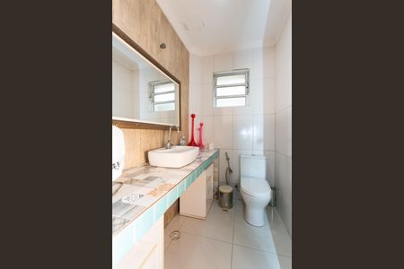 Casa à venda com 180m², 4 quartos e 2 vagas Casa à venda com 180m², 4 quartos e 2 vagasLavabo