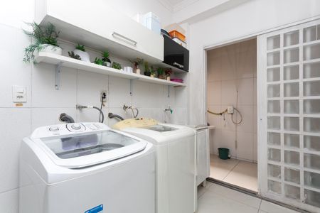 Casa à venda com 180m², 4 quartos e 2 vagas Casa à venda com 180m², 4 quartos e 2 vagasÁrea de Serviço