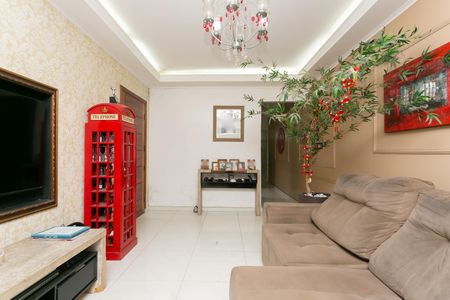 Casa à venda com 180m², 4 quartos e 2 vagas Casa à venda com 180m², 4 quartos e 2 vagasSala