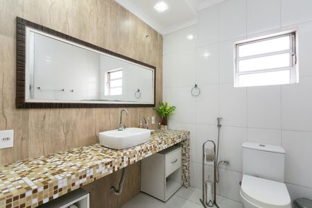 Casa à venda com 180m², 4 quartos e 2 vagas Casa à venda com 180m², 4 quartos e 2 vagasBanheiro 2