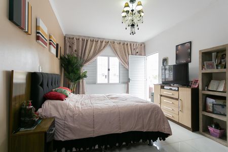 Casa à venda com 180m², 4 quartos e 2 vagas Casa à venda com 180m², 4 quartos e 2 vagasSuíte