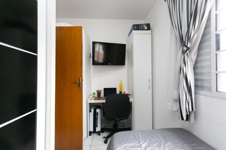 Casa à venda com 180m², 4 quartos e 2 vagas Casa à venda com 180m², 4 quartos e 2 vagasQuarto 2