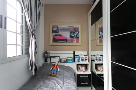 Casa à venda com 180m², 4 quartos e 2 vagas Casa à venda com 180m², 4 quartos e 2 vagasQuarto 2