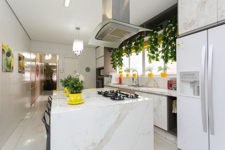 Casa à venda com 180m², 4 quartos e 2 vagas Casa à venda com 180m², 4 quartos e 2 vagasCozinha - Armários
