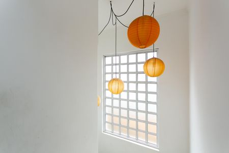 Casa à venda com 180m², 4 quartos e 2 vagas Casa à venda com 180m², 4 quartos e 2 vagasEscada