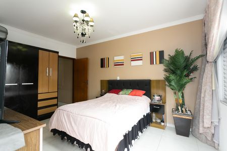 Casa à venda com 180m², 4 quartos e 2 vagas Casa à venda com 180m², 4 quartos e 2 vagasSuíte