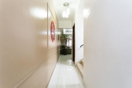Casa à venda com 180m², 4 quartos e 2 vagas Casa à venda com 180m², 4 quartos e 2 vagasCorredor