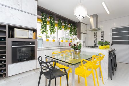 Casa à venda com 180m², 4 quartos e 2 vagas Casa à venda com 180m², 4 quartos e 2 vagasCozinha - Armários