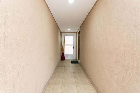 Casa à venda com 180m², 4 quartos e 2 vagas Casa à venda com 180m², 4 quartos e 2 vagasCorredor - Entrada