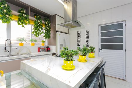 Casa à venda com 180m², 4 quartos e 2 vagas Casa à venda com 180m², 4 quartos e 2 vagasCozinha - Armários