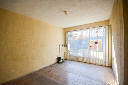 Garagem de casa para alugar com 3 quartos, 80m² em Vila Serralheiro, São Paulo