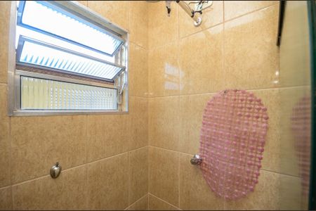 Casa para alugar com 80m², 3 quartos e 1 vaga Casa para alugar com 80m², 3 quartos e 1 vagaSuíte 1- Banheiro
