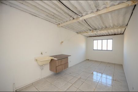 Salão de casa para alugar com 3 quartos, 80m² em Vila Serralheiro, São Paulo