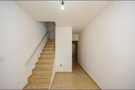 Casa para alugar com 3 quartos, 80m² em Vila Serralheiro, São Paulo