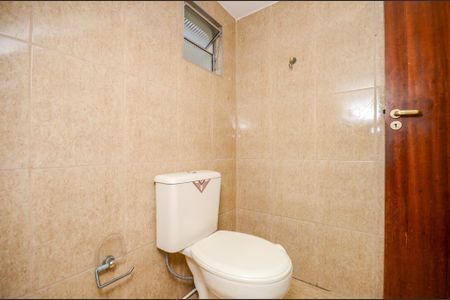 Lavabo de casa para alugar com 3 quartos, 80m² em Vila Serralheiro, São Paulo