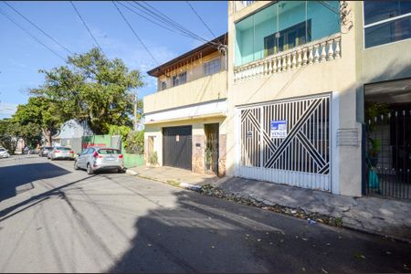 Fachada de casa para alugar com 3 quartos, 80m² em Vila Serralheiro, São Paulo