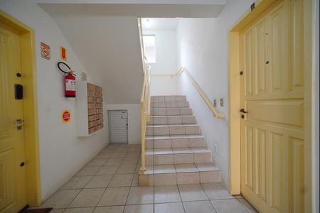 Hall de entrada do Bloco de apartamento para alugar com 2 quartos, 58m² em Capoeiras, Florianópolis