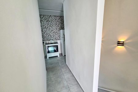 Sala de casa de condomínio para alugar com 2 quartos, 74m² em Nova Mirim, Praia Grande