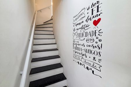 Casa de condomínio para alugar com 74m², 2 quartos e 1 vaga Casa de condomínio para alugar com 74m², 2 quartos e 1 vagaEscada