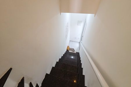 Casa de condomínio para alugar com 74m², 2 quartos e 1 vaga Casa de condomínio para alugar com 74m², 2 quartos e 1 vagaEscada