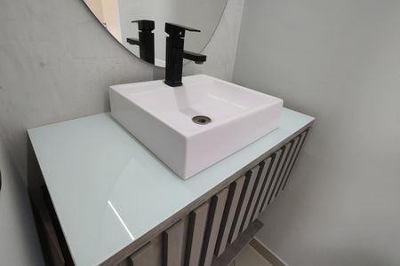 Apartamento à venda com 52m², 2 quartos e 1 vaga Apartamento à venda com 52m², 2 quartos e 1 vagaBanheiro Social