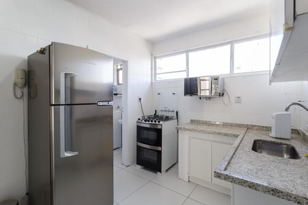 Cozinha de apartamento para alugar com 2 quartos, 80m² em Vila Olímpia, São Paulo