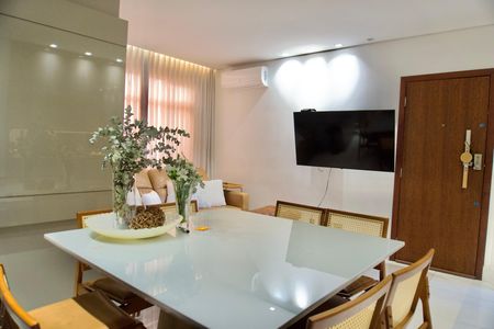 Apartamento à venda com 90m², 3 quartos e 2 vagas Apartamento à venda com 90m², 3 quartos e 2 vagasSala