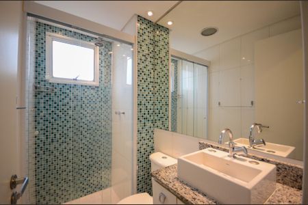 Banheiro de apartamento para alugar com 2 quartos, 50m² em Piqueri, São Paulo