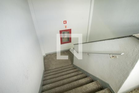 Apartamento à venda com 65m², 2 quartos e sem vaga Apartamento à venda com 65m², 2 quartos e sem vagaEscada