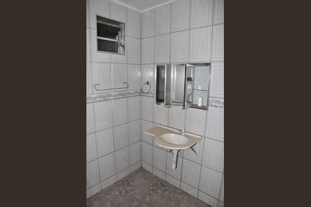 Casa para alugar com 120m², 2 quartos e 1 vaga Casa para alugar com 120m², 2 quartos e 1 vagaBanheiro Social