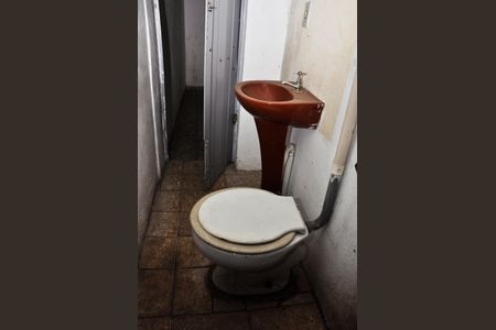 Casa para alugar com 120m², 2 quartos e 1 vaga Casa para alugar com 120m², 2 quartos e 1 vagaEdícula - Banheiro Social