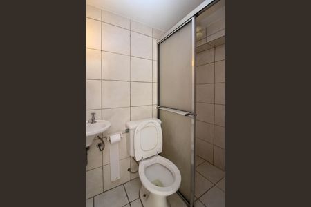 Banheiro de serviço de casa à venda com 3 quartos, 170m² em Jardim Namba, São Paulo