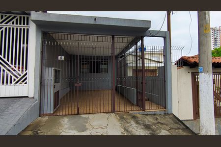 Fachada de casa à venda com 2 quartos, 125m² em Cipava, Osasco