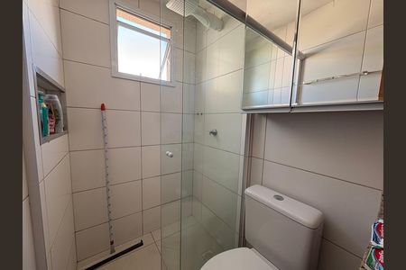 Banheiro da Suíte 1 de apartamento para alugar com 2 quartos, 64m² em Vila Rosa, Goiânia