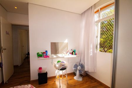 Apartamento à venda com 90m², 3 quartos e 2 vagas Apartamento à venda com 90m², 3 quartos e 2 vagasQuarto 02