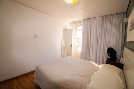 Apartamento à venda com 90m², 3 quartos e 2 vagas Apartamento à venda com 90m², 3 quartos e 2 vagasQuarto 03