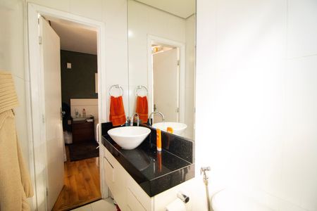 Apartamento à venda com 90m², 3 quartos e 2 vagas Apartamento à venda com 90m², 3 quartos e 2 vagasBanheiro da Suíte