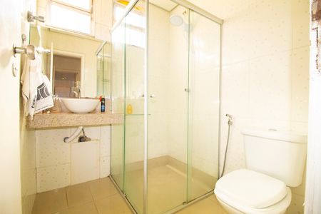 Apartamento à venda com 90m², 3 quartos e 2 vagas Apartamento à venda com 90m², 3 quartos e 2 vagasBanheiro social