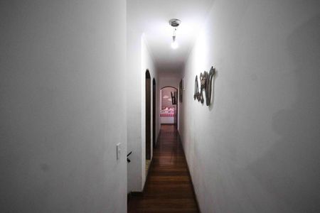 Casa à venda com 270m², 5 quartos e 4 vagasCorredor casa 02