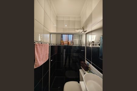 Casa à venda com 244m², 6 quartos e 6 vagas Casa à venda com 244m², 6 quartos e 6 vagasBanheiro Social