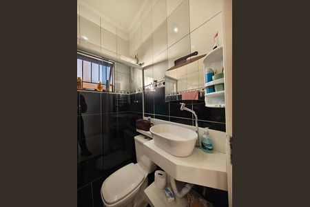 Casa à venda com 244m², 6 quartos e 6 vagas Casa à venda com 244m², 6 quartos e 6 vagasBanheiro Social
