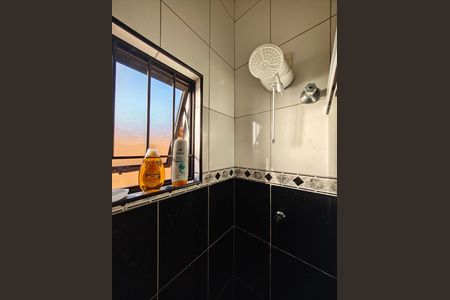 Casa à venda com 244m², 6 quartos e 6 vagas Casa à venda com 244m², 6 quartos e 6 vagasBanheiro Social