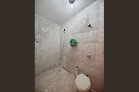 Casa à venda com 244m², 6 quartos e 6 vagas Casa à venda com 244m², 6 quartos e 6 vagasGaragem - banheiro