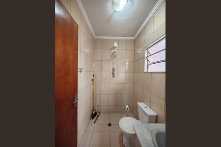 Casa à venda com 244m², 6 quartos e 6 vagas Casa à venda com 244m², 6 quartos e 6 vagasBanheiro de serviço