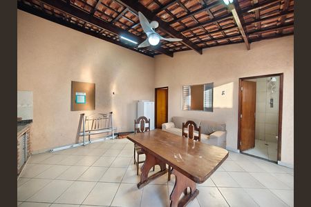 Casa à venda com 244m², 6 quartos e 6 vagas Casa à venda com 244m², 6 quartos e 6 vagasQuintal Gourmet