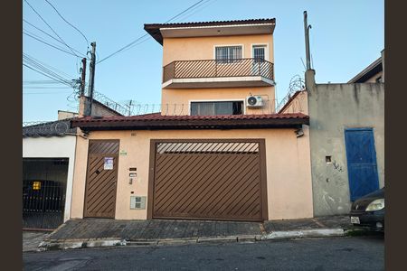 Fachada de casa à venda com 6 quartos, 244m² em Vila Constança, São Paulo
