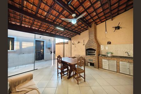 Casa à venda com 244m², 6 quartos e 6 vagas Casa à venda com 244m², 6 quartos e 6 vagasQuintal Gourmet