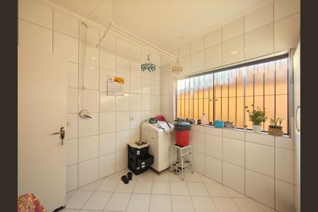 Casa à venda com 244m², 6 quartos e 6 vagas Casa à venda com 244m², 6 quartos e 6 vagasÁrea de Serviço