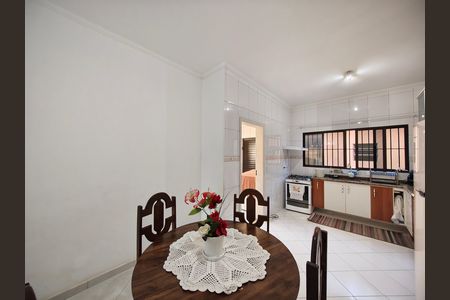 Casa à venda com 244m², 6 quartos e 6 vagas Casa à venda com 244m², 6 quartos e 6 vagasCozinha